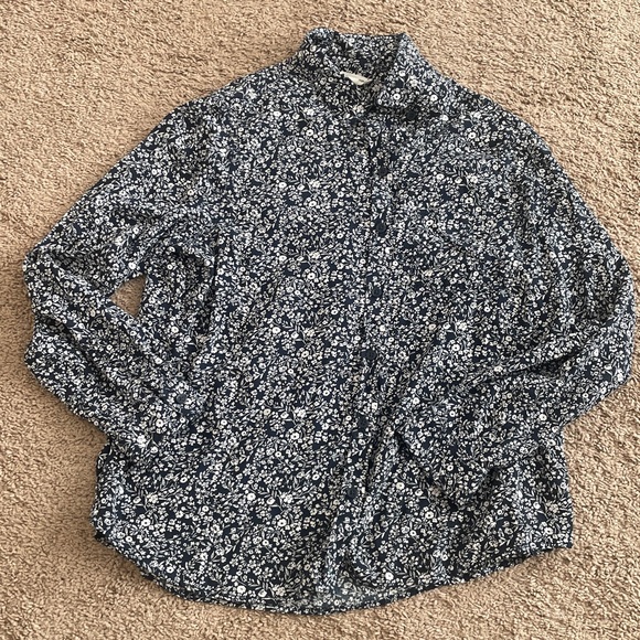 beachlunchlounge Tops - BeachLunchLounge‎ Blue and White Floral Button up Blouse Size Large